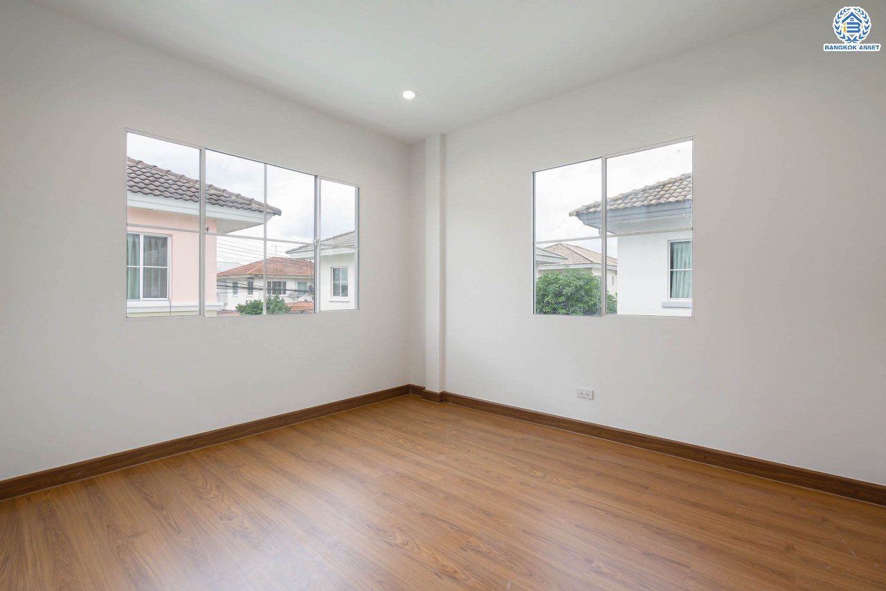 บ้านมือสองตกแต่งใหม่ ม.ชลลดา วัดลาดปลาดุก บ้านเดี่ยวหลังมุม คุณภาพระดับ L&H บนเนื้อที่ 61.3 ตร.ว. ฟังก์ชัน 3 ห้องนอน 3 ห้องน้ำ จอดรถได้ 1 คัน บนทำเลศักยภาพ เพียง 15 นาทีถึงเซ็นทรัลเวสท์เกต ใกล้รถไฟฟ้าสายสีม่วง "สถานีคลองบางไผ่"...